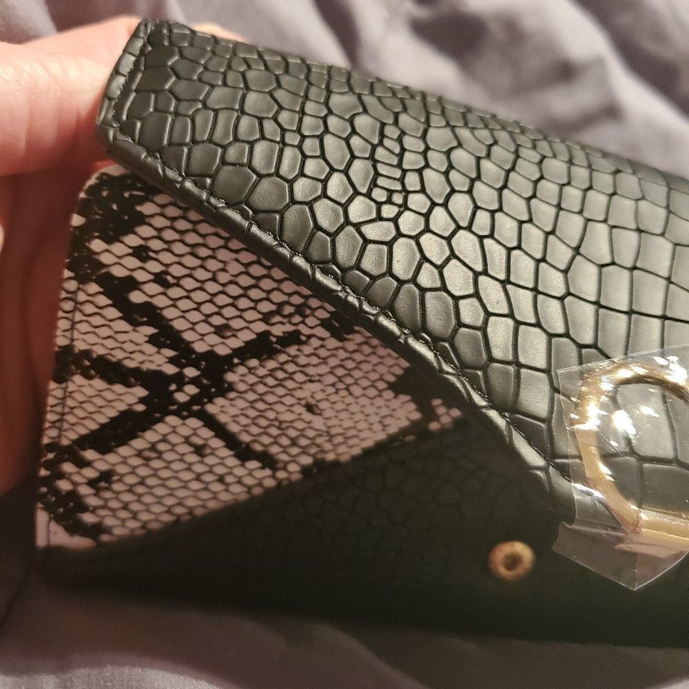 Tri Fold Wallet - Picture 3 of 12